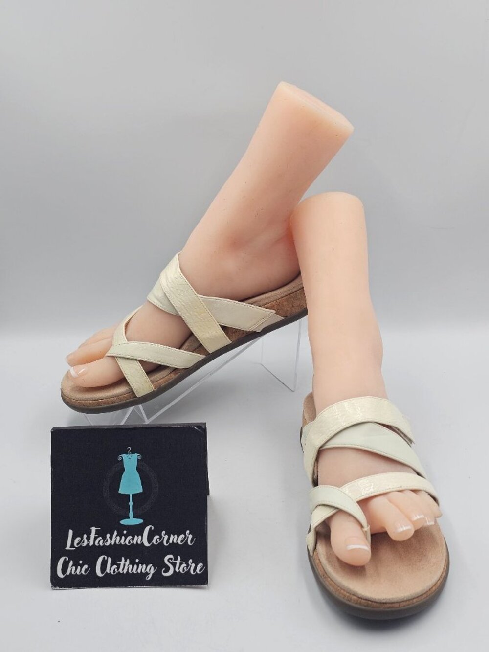Vionic Women's Beige Patent Leather Copal Anelle Strappy Sandals Size 6.5 3765
